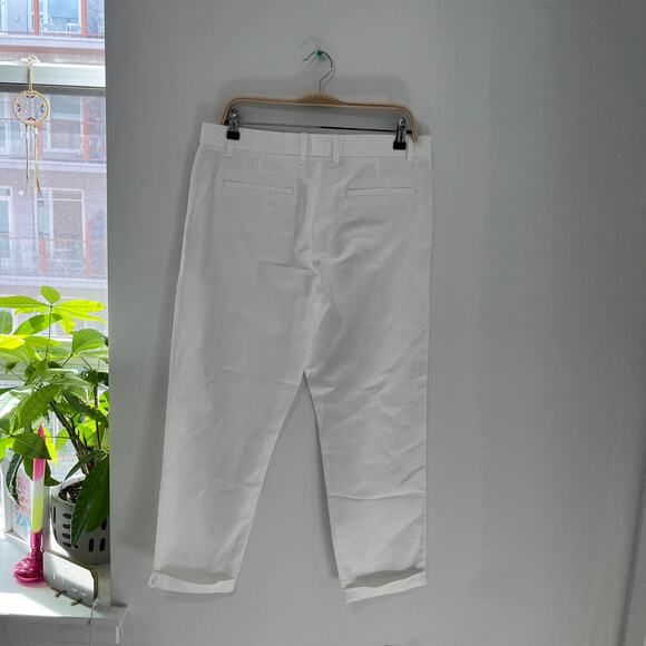 Gap White Broken In Straight Khaki Pants Size 8 - Picture 4 of 4